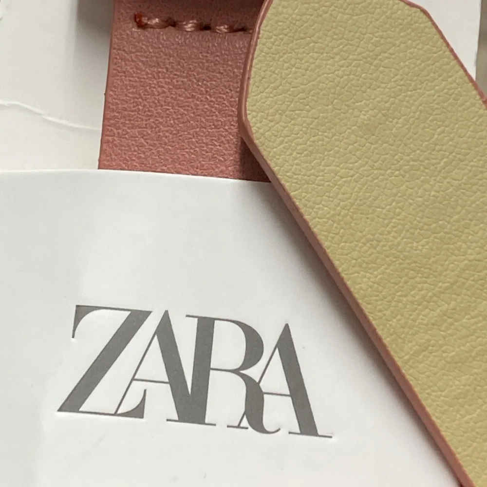 NWT. Zara Kids Pink Faux Leather Belt with Round Buckle Appliqué. Size 14.